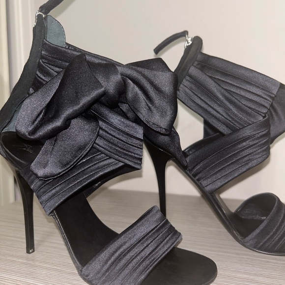 Giuseppe Zanotti - Satin Bow Black Sandals - 35 - Picture 3 of 11